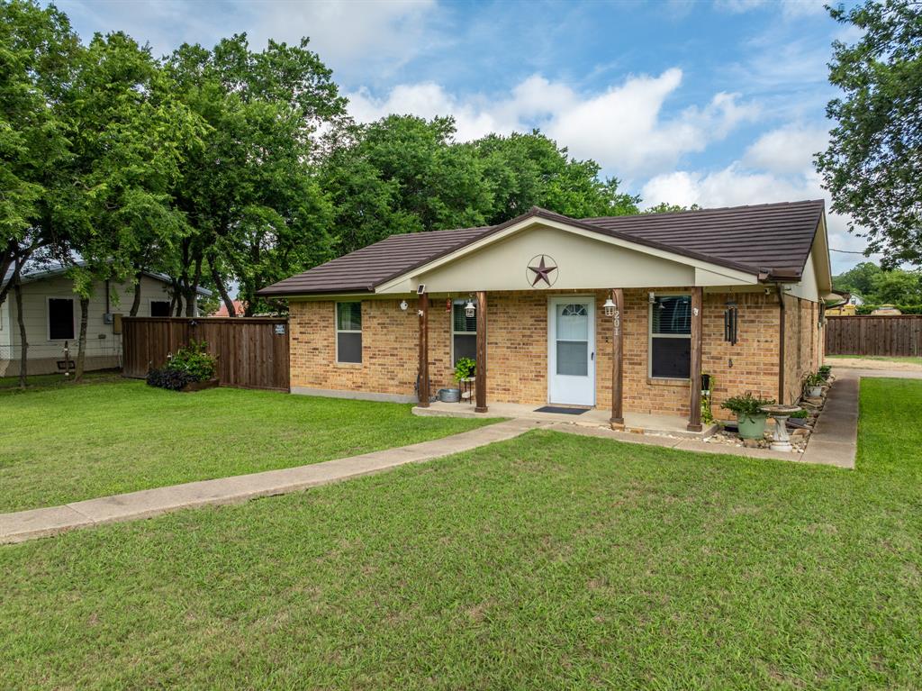 201 Main Street Italy, TX 76651 - Photo 3 of 35