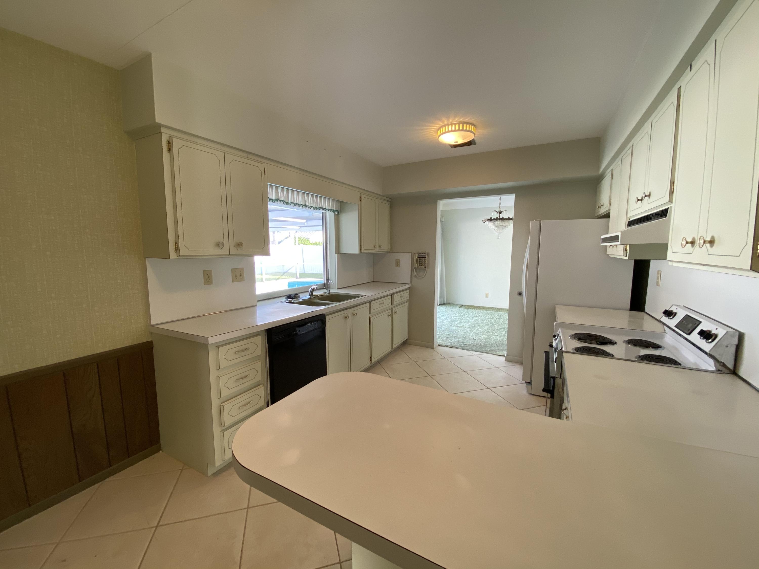 2057 Park Place Boca Raton, FL 33486 - Photo 13 of 27 F24C17C1-443C-4282-9DDA-B105C65551E5