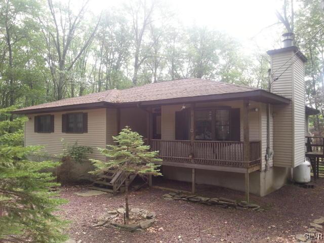 220 Robin Court Bushkill, PA 18324 - Photo 1 of 27 Gallery Image 1