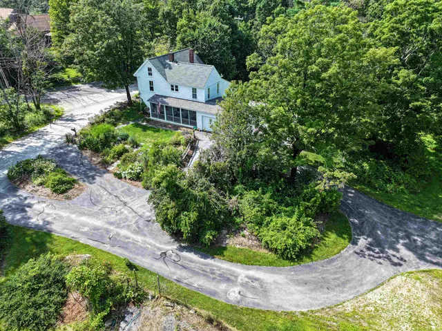 $533,000 | 3 Old County Road South, Francestown, NH 03043