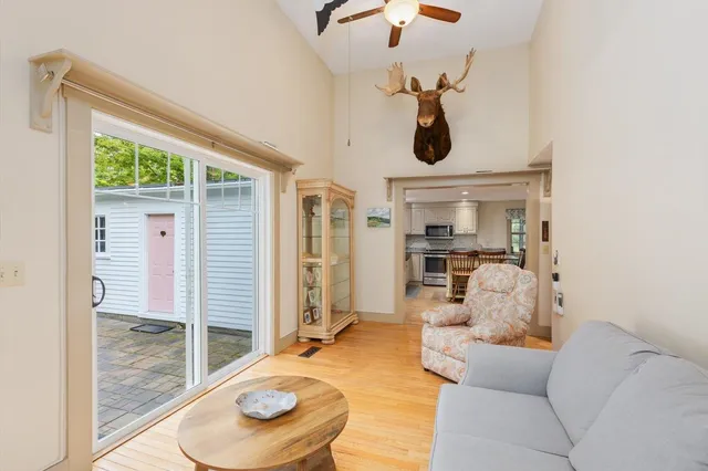 $533,000 | 3 Old County Road South, Francestown, NH 03043