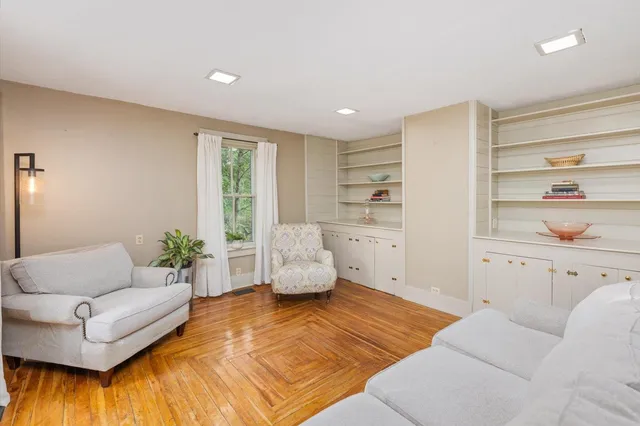 $533,000 | 3 Old County Road South, Francestown, NH 03043