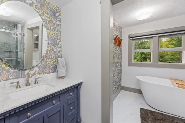 $533,000 | 3 Old County Road South, Francestown, NH 03043