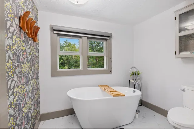 $533,000 | 3 Old County Road South, Francestown, NH 03043