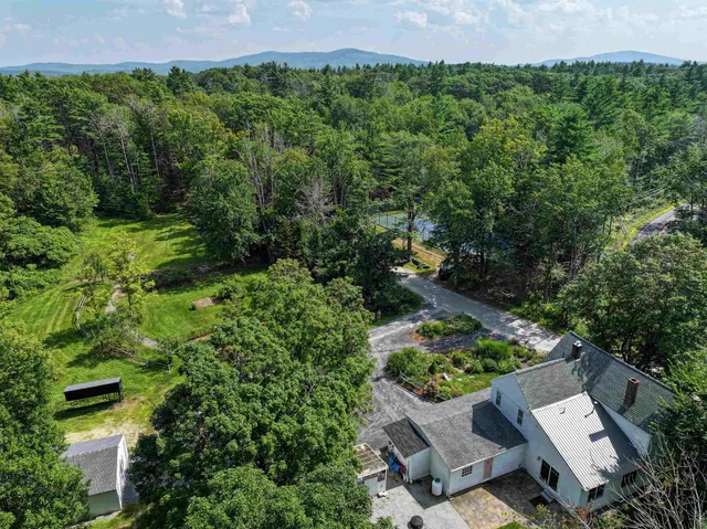 $533,000 | 3 Old County Road South, Francestown, NH 03043