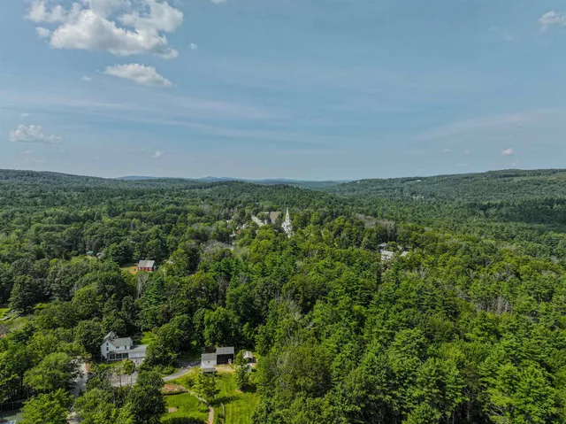 $533,000 | 3 Old County Road South, Francestown, NH 03043