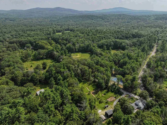 $533,000 | 3 Old County Road South, Francestown, NH 03043