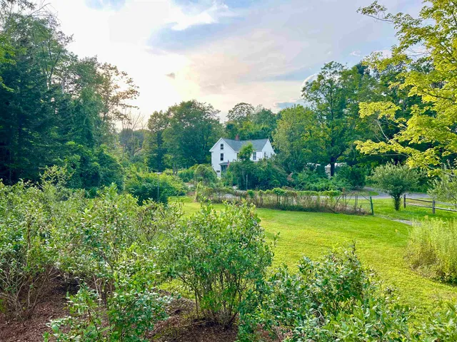 $533,000 | 3 Old County Road South, Francestown, NH 03043