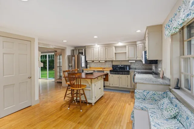 $533,000 | 3 Old County Road South, Francestown, NH 03043