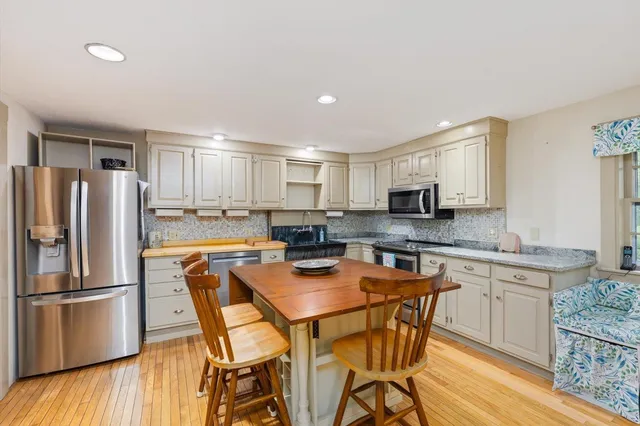 $533,000 | 3 Old County Road South, Francestown, NH 03043