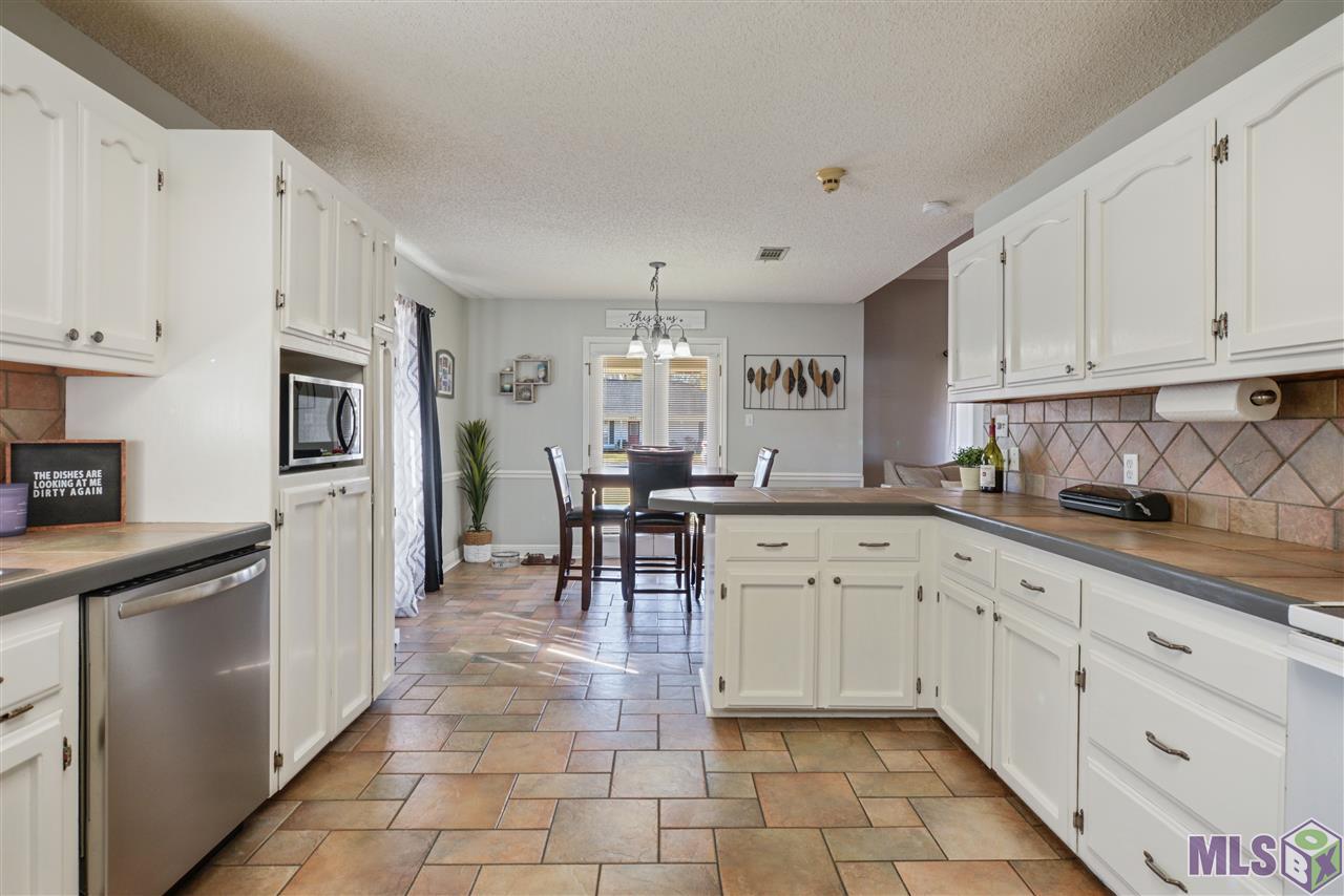 2434 Riverside Drive Port Allen, LA 70767 - Photo 4 of 18 Gallery Image 4