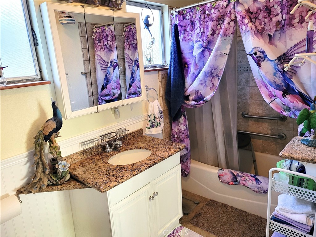 14121 Lakota Road Apple Valley, CA 92307 - Photo 20 of 40 2nd Bath