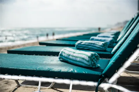$950,000 | 16500 Collins Avenue, Unit 554, Sunny Isles Beach, FL 33160