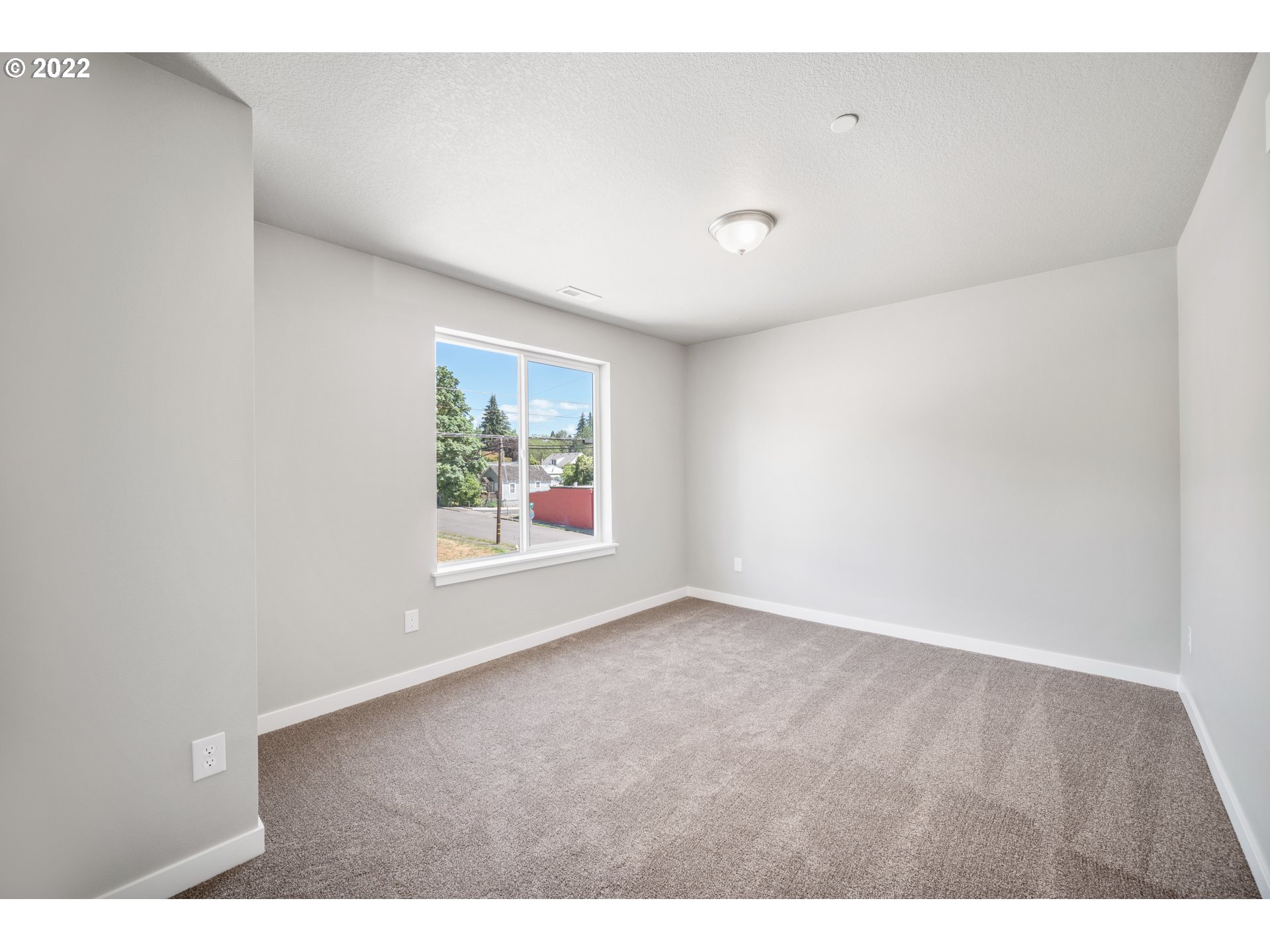 800 Northwest 7th Avenue Camas, WA 98607 - Photo 8 of 32 a view of an empty room with a window