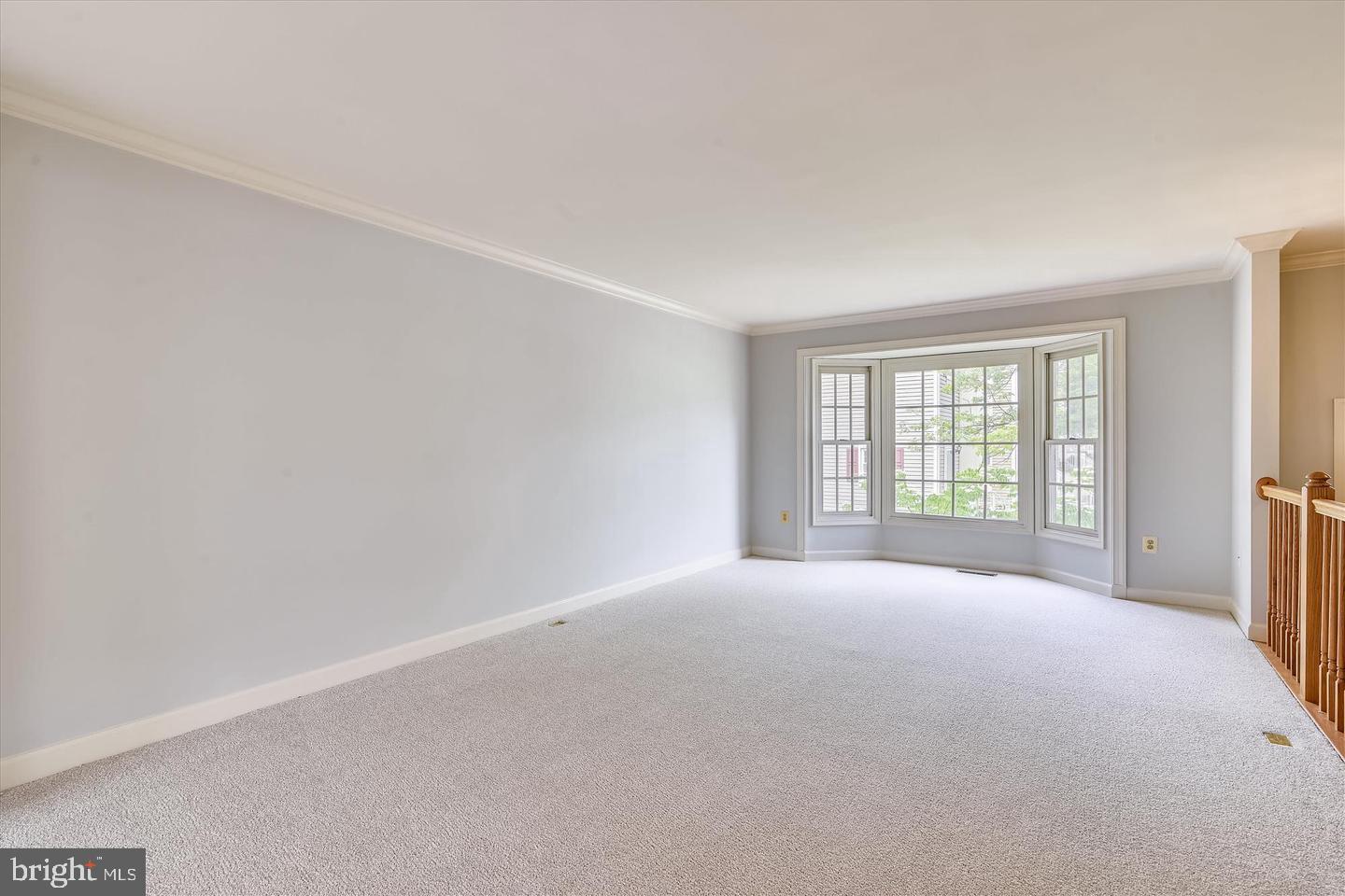 14386 Silo Valley View Centreville, VA 20121 - Photo 5 of 24 LIVING ARE W/BAY WINDOW AND TONS OF NATURAL LIGHT!