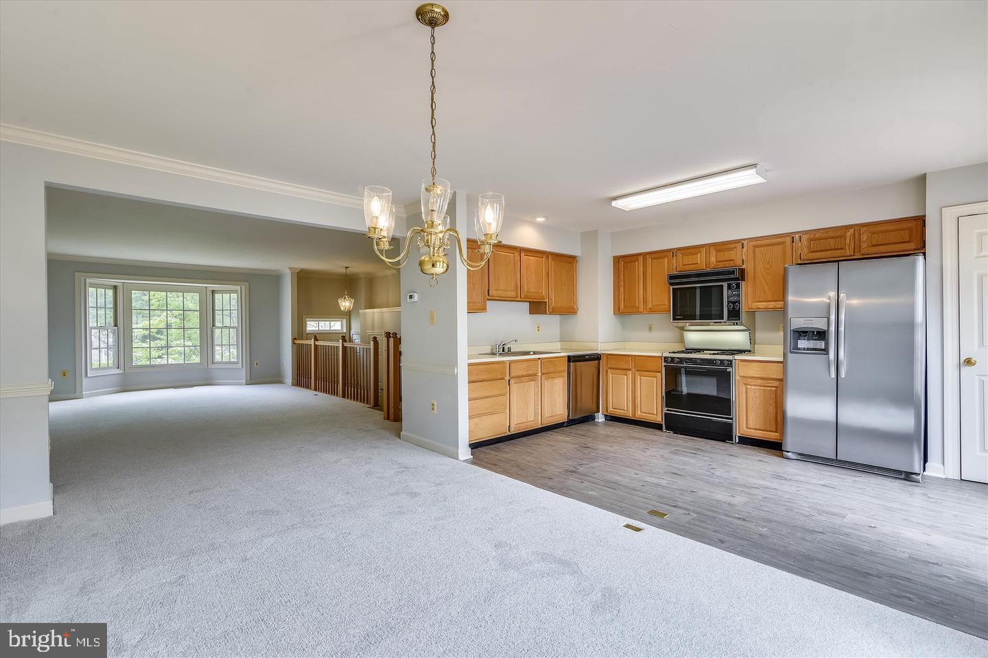 14386 Silo Valley View Centreville, VA 20121 - Photo 8 of 24 OPEN FLOORPLAN THROUGHOUT :)