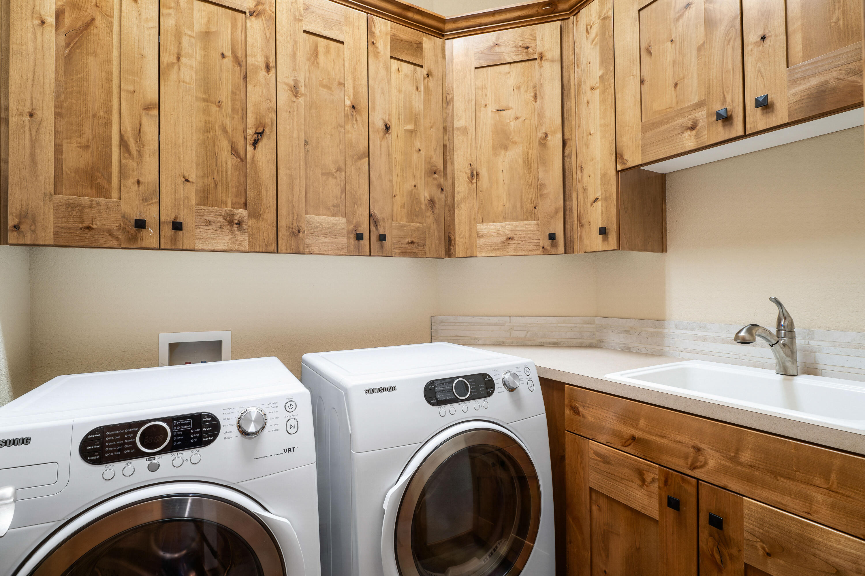 18667 Coffee Court Bend, OR 97702 - Photo 19 of 30 a utility room with dryer and washer