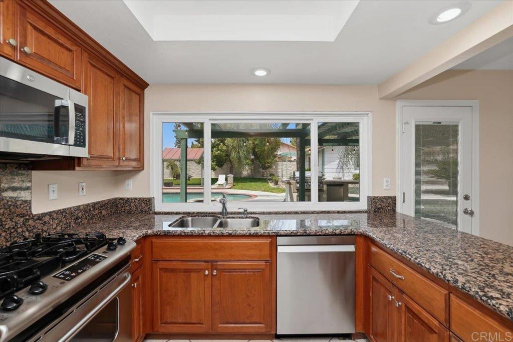 6995 Mission Grove Parkway North Riverside, CA 92506 - Photo 11 of 36