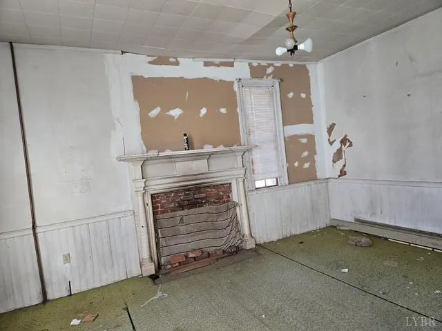 a view of a storage & utility room