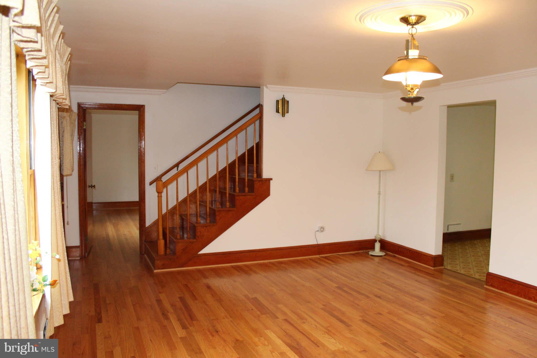16821 Fairview Road Hagerstown, MD 21740 - Photo 14 of 30 Living Room