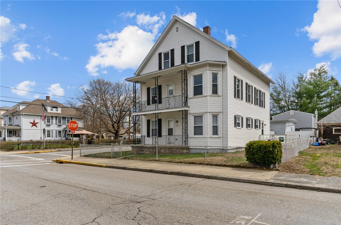 446 Coe Street Woonsocket, RI 02895 - Photo 3 of 29