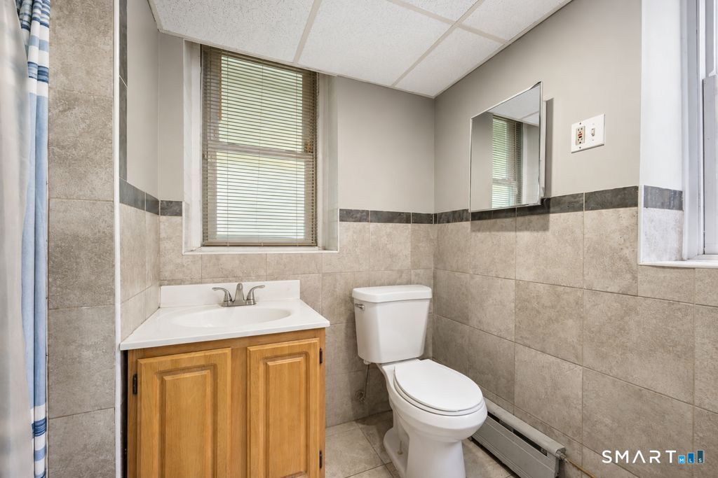 33 Vista Place Waterbury, CT 06708 - Photo 13 of 29 Gallery Image 13