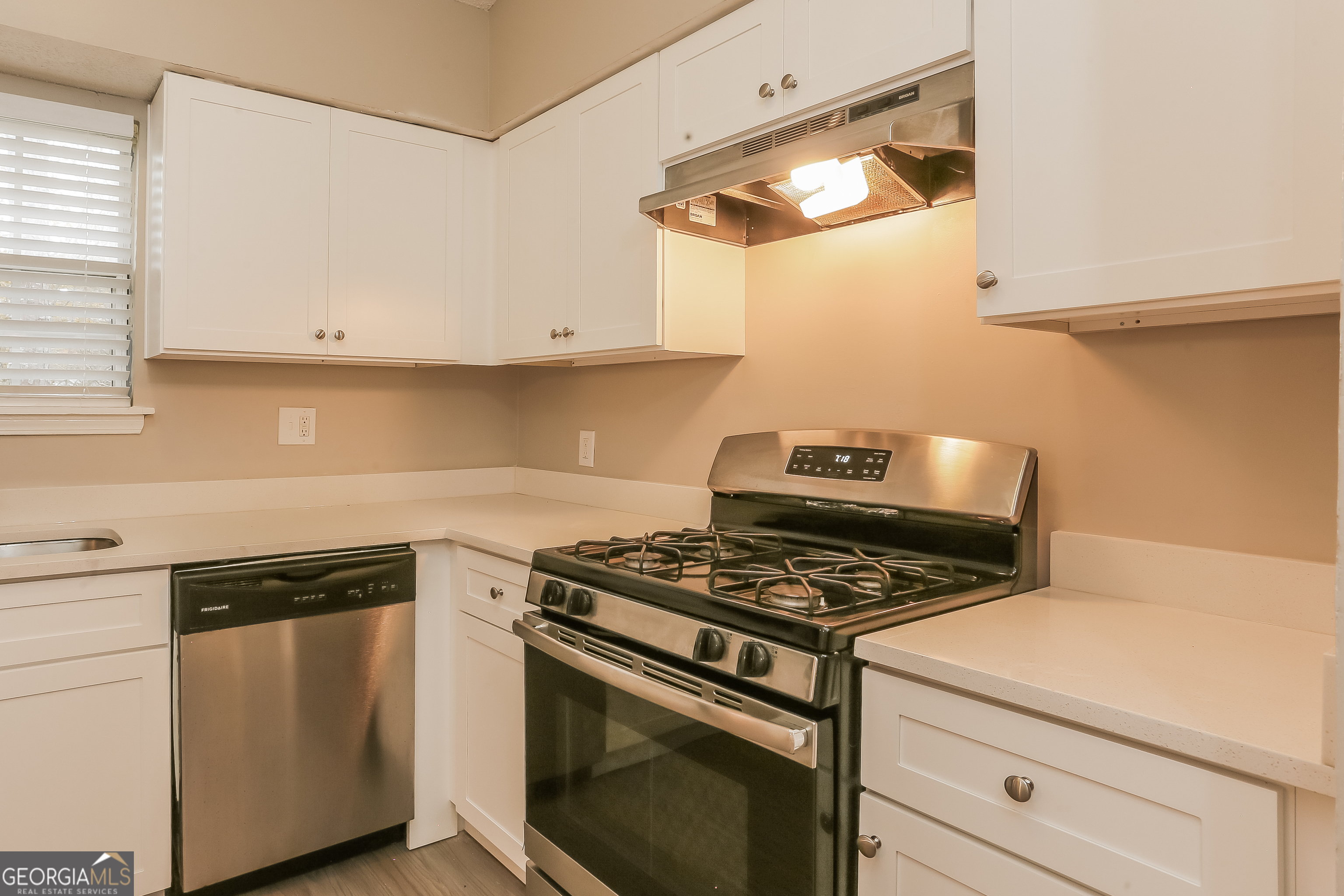 2453 Crestdale Circle Southeast Atlanta, GA 30316 - Photo 8 of 18