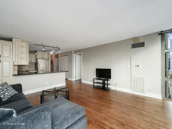 $2,900 | 2 East Erie Street, Unit 1501, Chicago, IL 60611