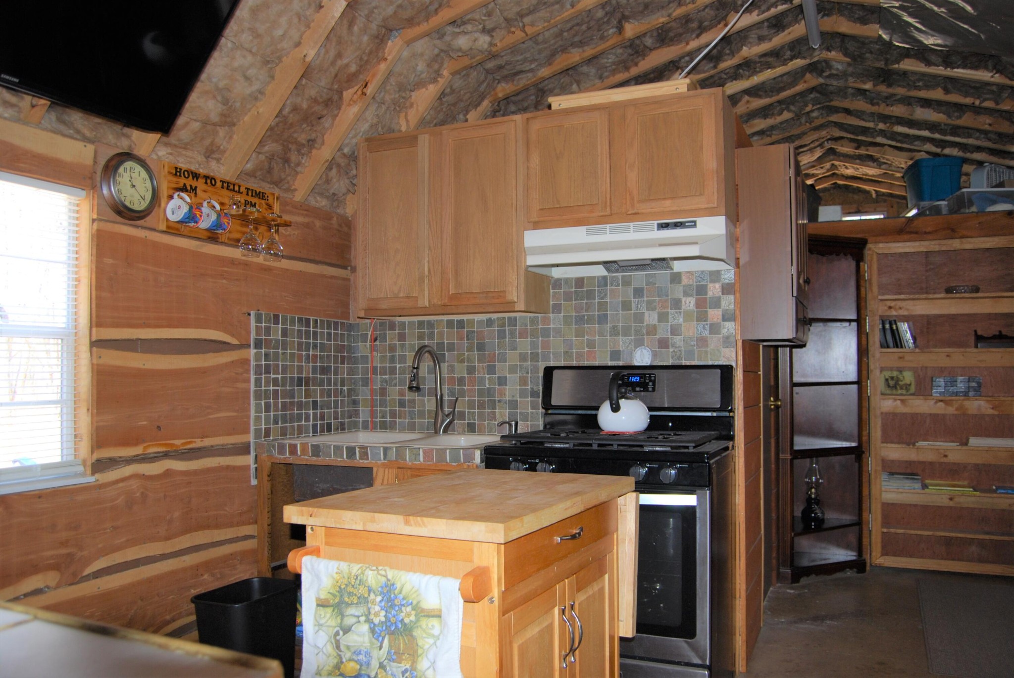 1415 Log Road Spring City, TN 37381 - Photo 20 of 34 a kitchen with a stove and a refrigerator