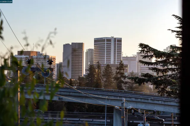 a picture of city view