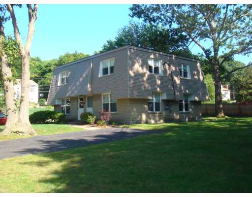 46 Pomfret Road, Unit B Narragansett, RI 02882 - Photo 2 of 8 Exterior Front.