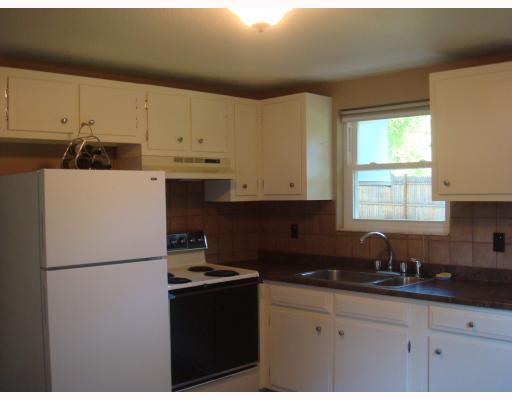 46 Pomfret Road, Unit B Narragansett, RI 02882 - Photo 3 of 8 Kitchen.