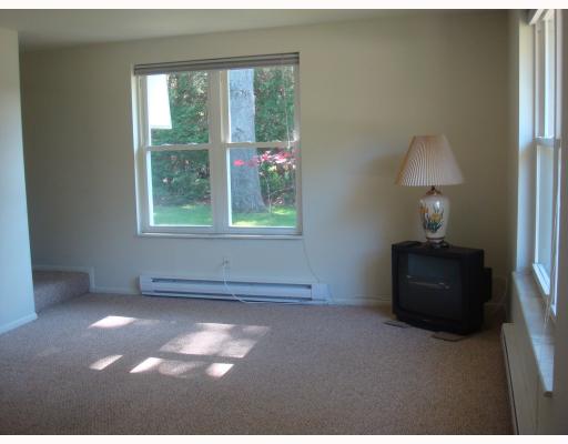 46 Pomfret Road, Unit B Narragansett, RI 02882 - Photo 7 of 8 Living Room.