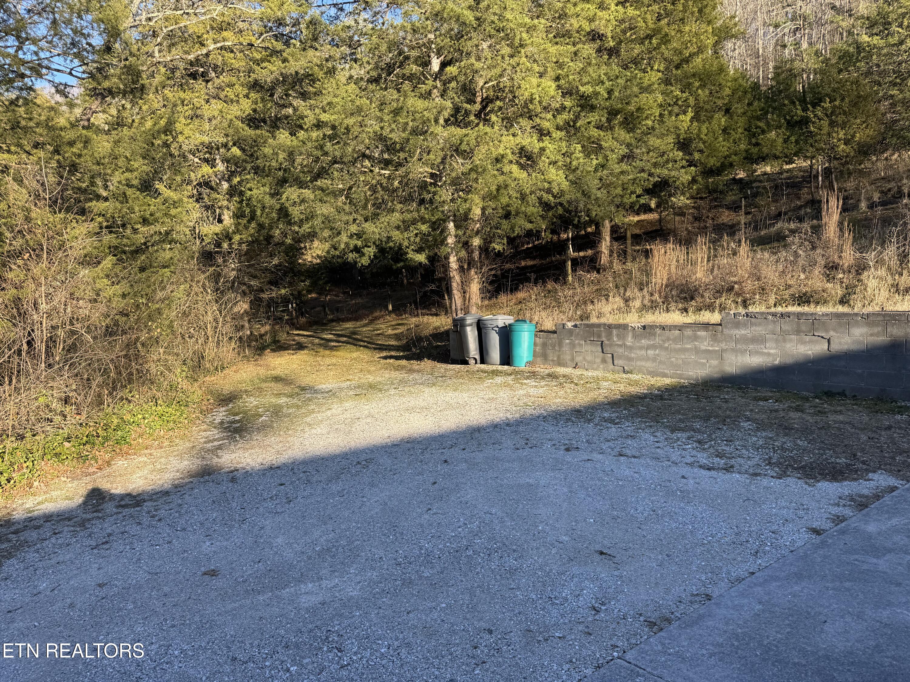 149 Hembree Lane Clinton, TN 37716 - Photo 11 of 33 IMG_3649