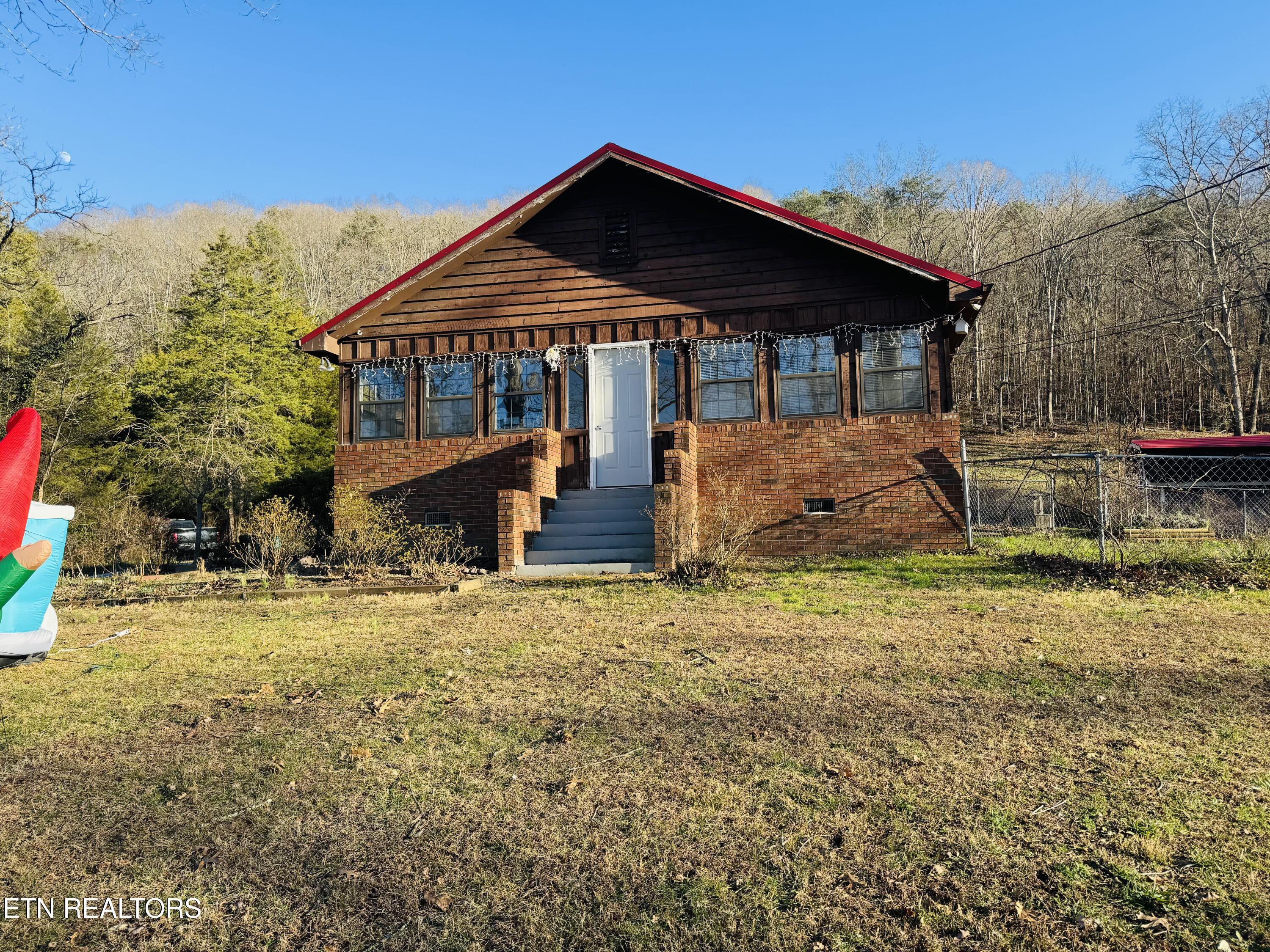 149 Hembree Lane Clinton, TN 37716 - Photo 2 of 33 IMG_3645