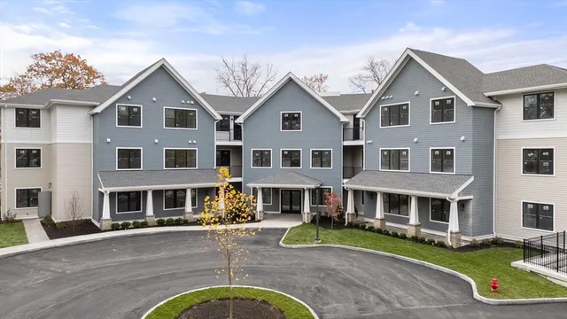 $1,599,000 | 16 Stearns Road, Unit 304, Wellesley, MA 02482