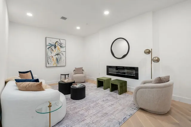 $1,599,000 | 16 Stearns Road, Unit 304, Wellesley, MA 02482