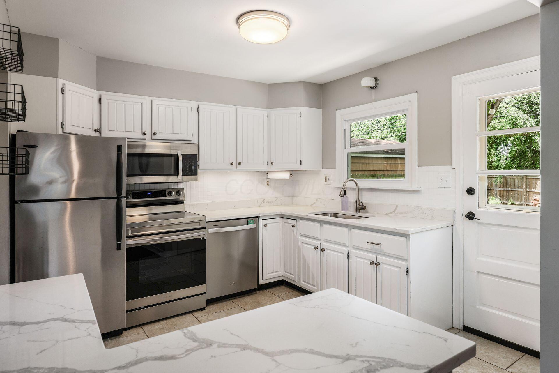 2486 Cranford Road Columbus, OH 43221 - Photo 10 of 35 Kitchen