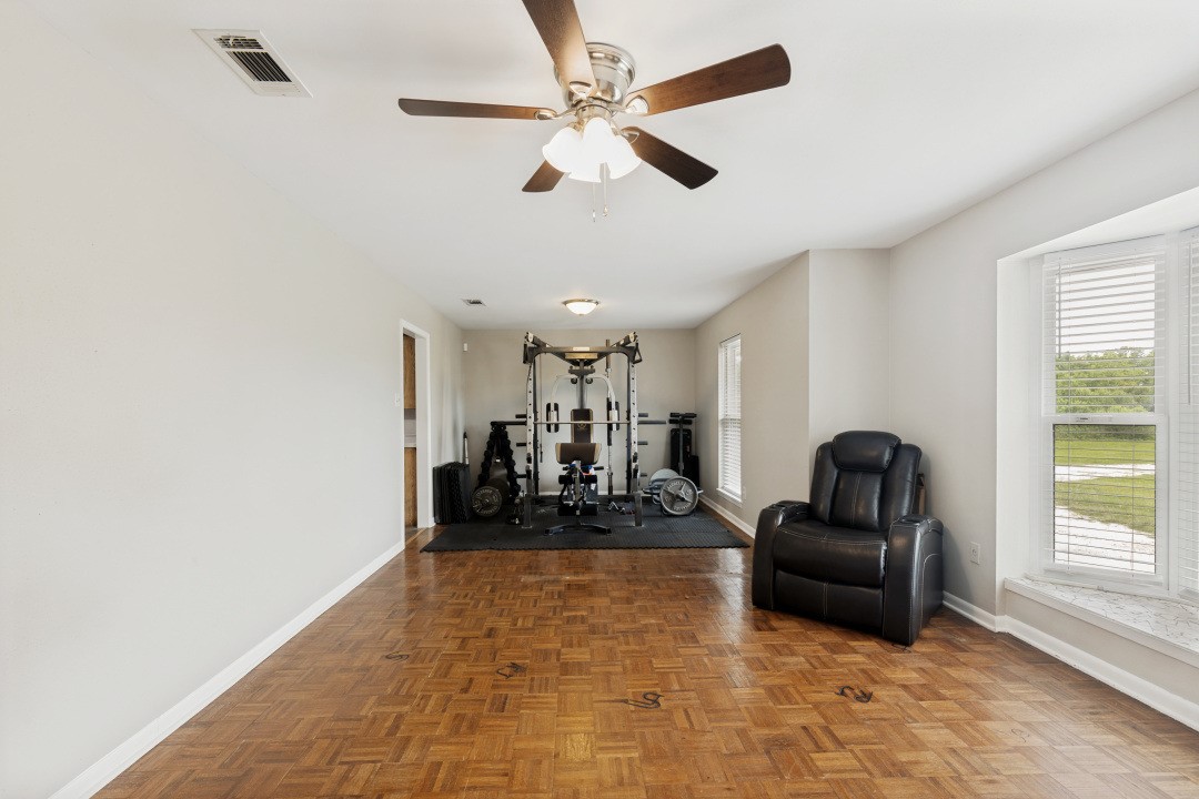 2500 County Road 62 Rosharon, TX 77583 - Photo 8 of 48 a living room with furniture