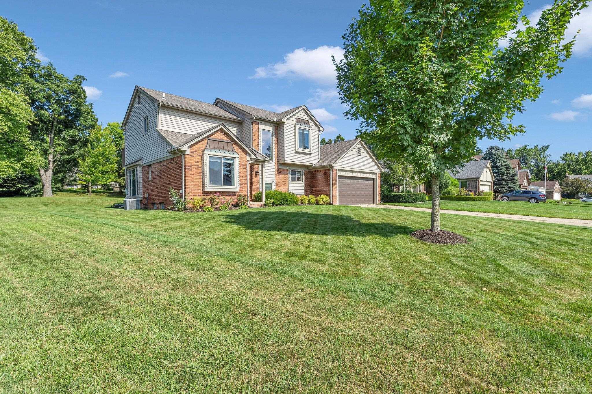 690 Baker Street Rochester Hills, MI 48307 - Photo 3 of 30