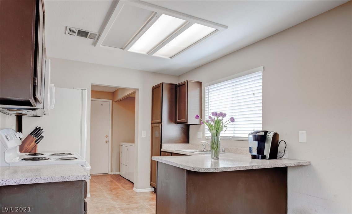 2804 Secret Canyon Road Henderson, NV 89074 - Photo 5 of 20