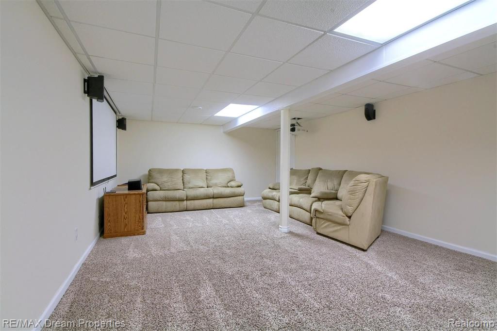 49015 Hawksburry Road Canton, MI 48188 - Photo 27 of 39