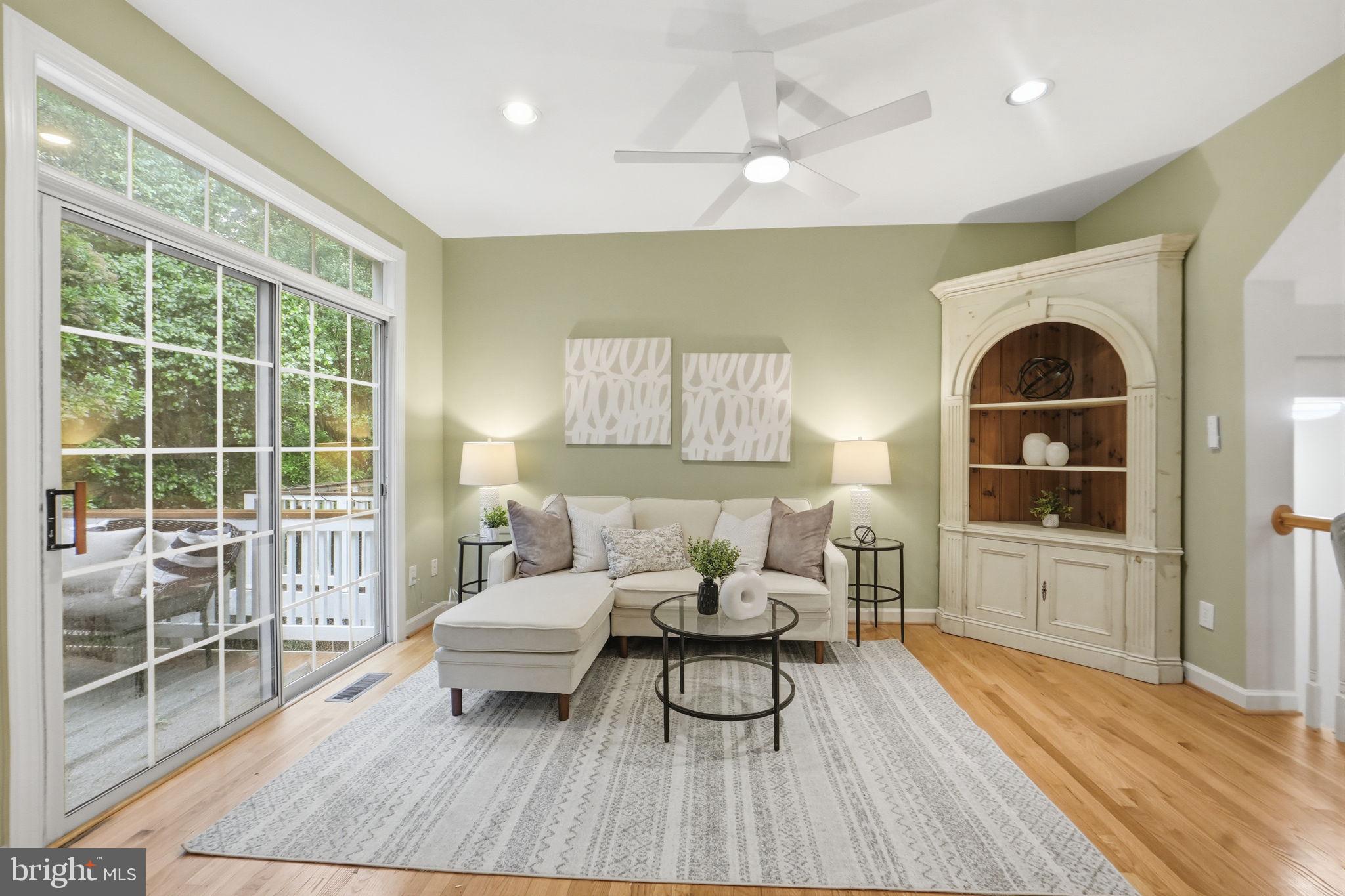 125 Roland Court Southwest Vienna, VA 22180 - Photo 11 of 41 Family Room