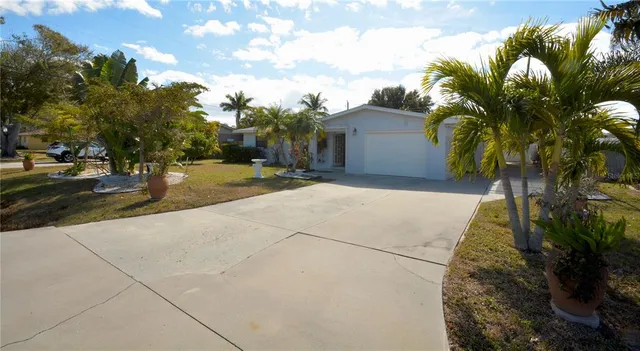 $2,600 | 1313 Mango Avenue, Venice, FL 34285