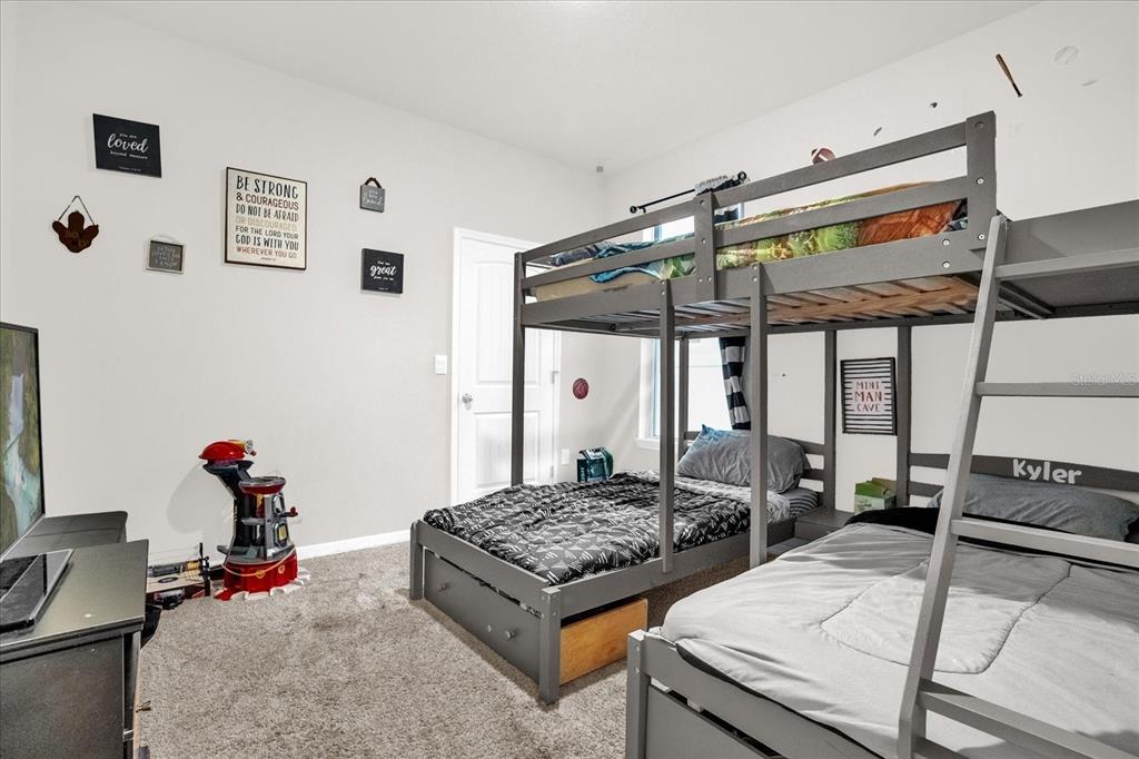 6775 Sarus Crane Point Harmony, FL 34773 - Photo 16 of 28 a living room with furniture