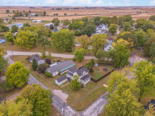 a view of an outdoor space
