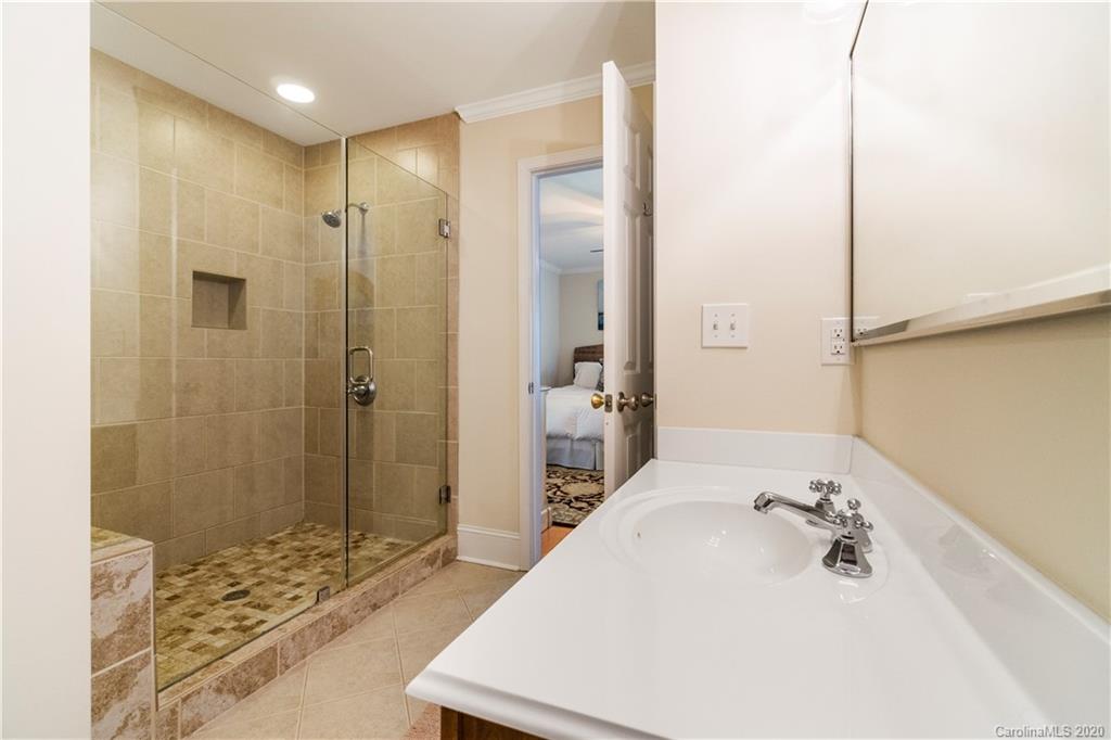 1038 Elliott Road Charlotte, NC 28216 - Photo 17 of 31 Gallery Image 17