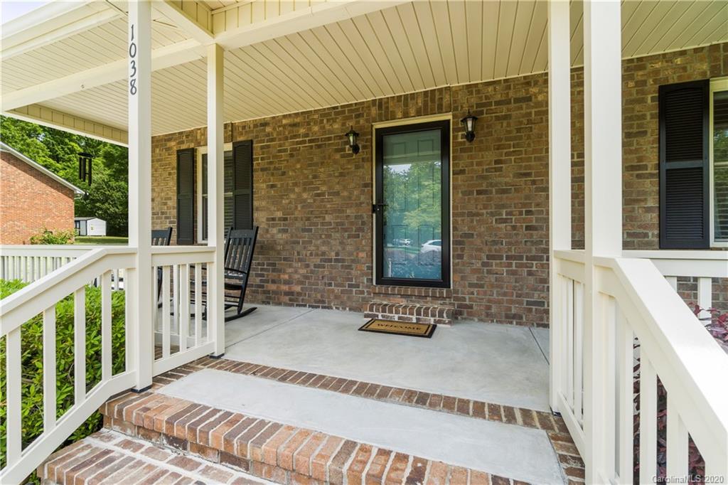 1038 Elliott Road Charlotte, NC 28216 - Photo 3 of 31 Gallery Image 3