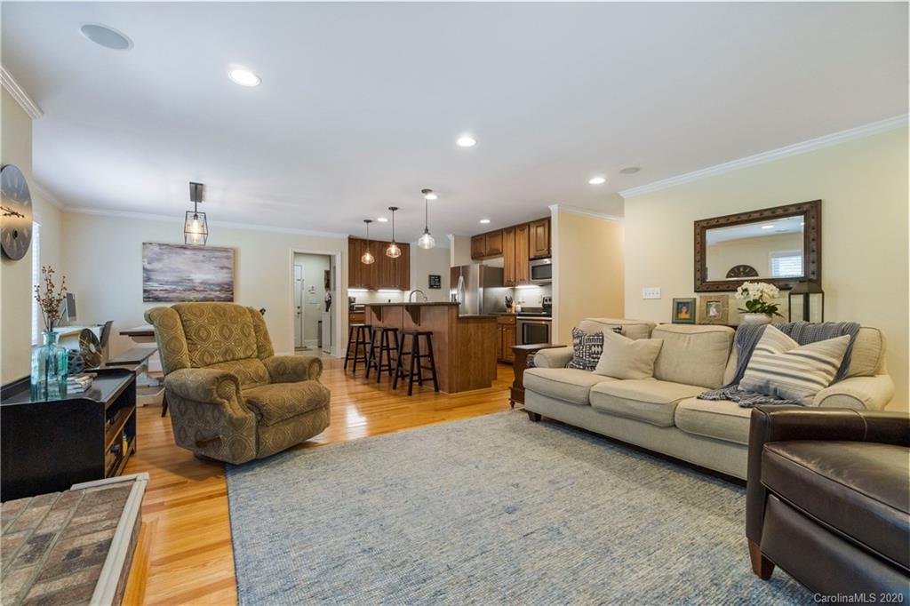 1038 Elliott Road Charlotte, NC 28216 - Photo 6 of 31 Gallery Image 6