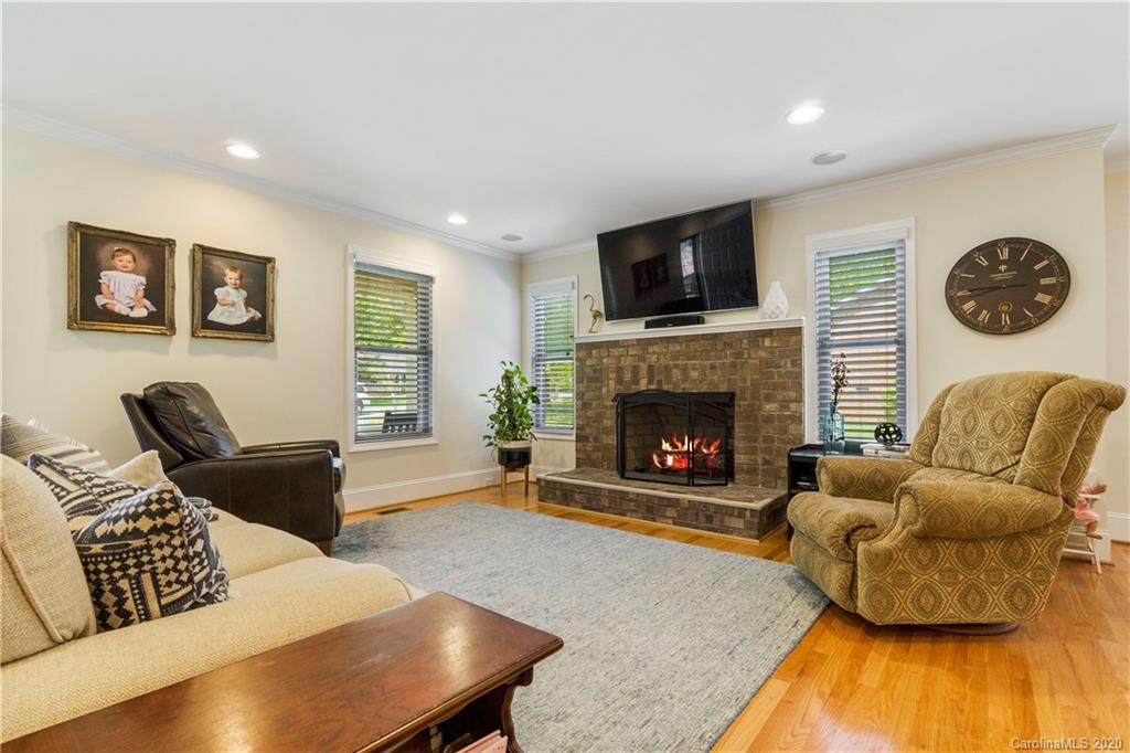 1038 Elliott Road Charlotte, NC 28216 - Photo 7 of 31 Gallery Image 7
